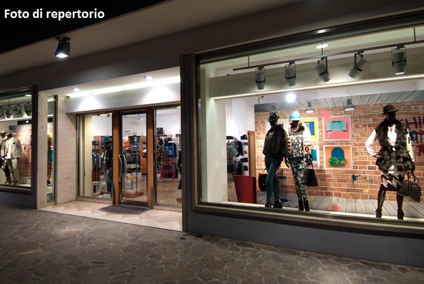 Locale commerciale in affitto a Lucca