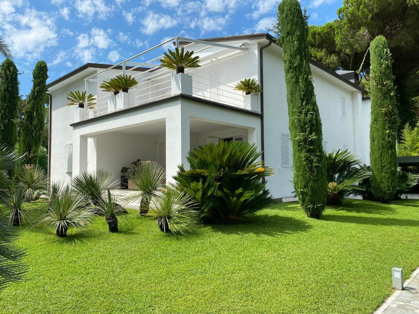 Villa con giardino, Forte dei Marmi roma imperiale