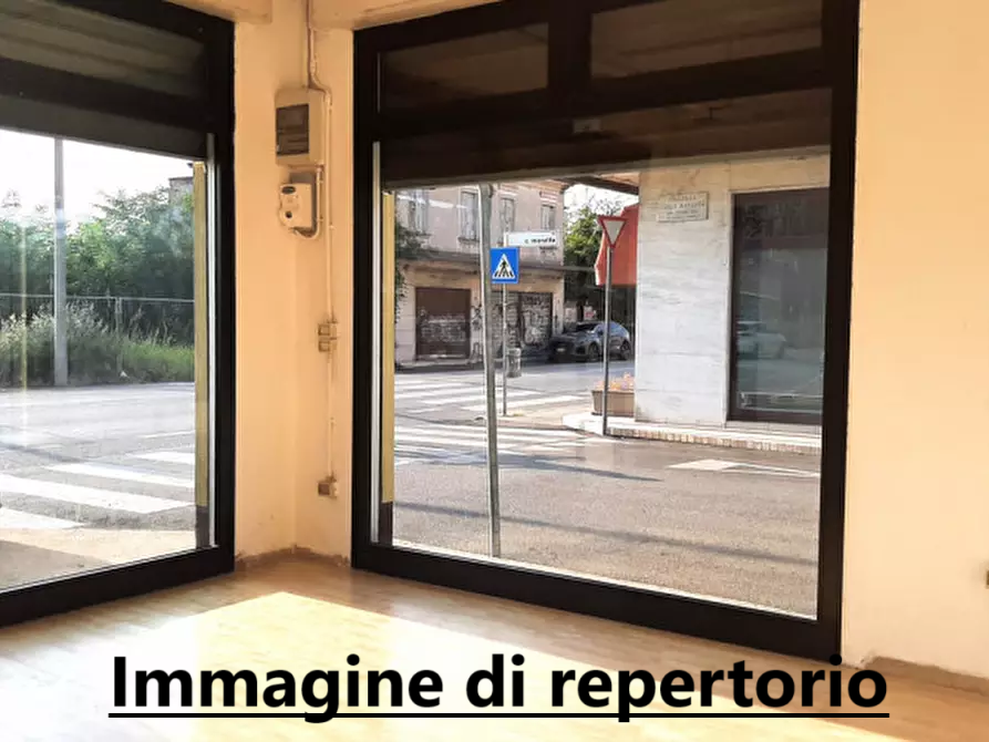 Locale commerciale ristrutturata, Cascina badia
