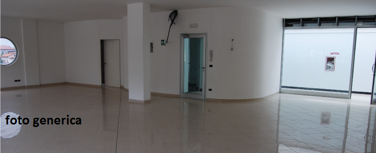 Locale commerciale in vendita a Pontedera