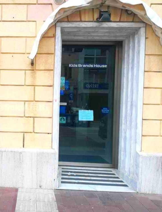 Locale commerciale in affitto, Pisa corso italia
