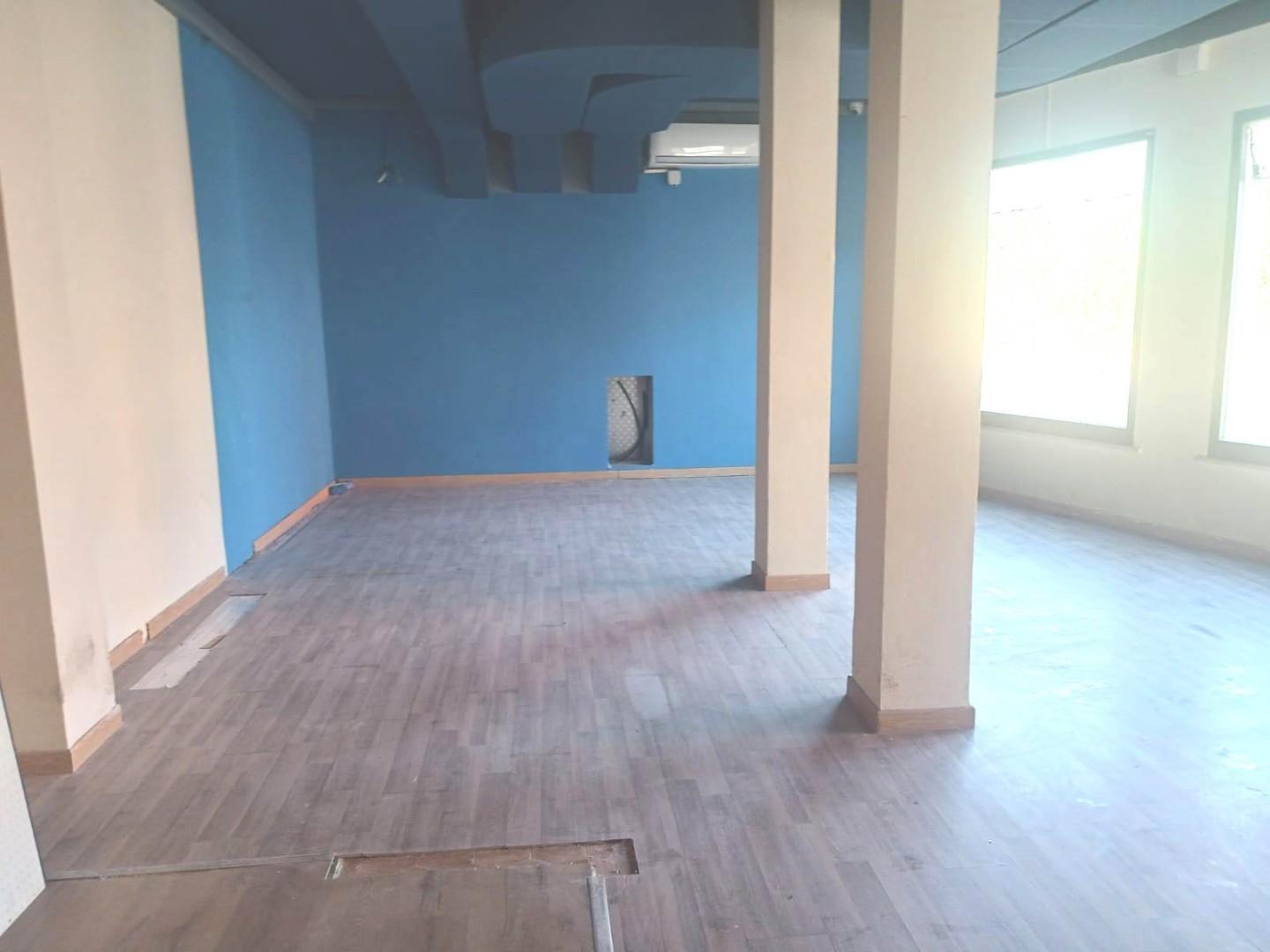 Locale commerciale in affitto a Vicopisano