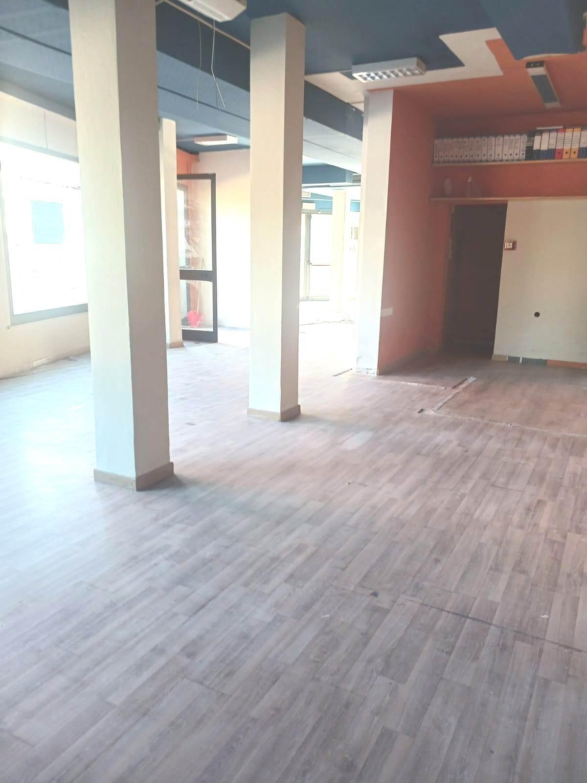 Locale commerciale in affitto a Vicopisano