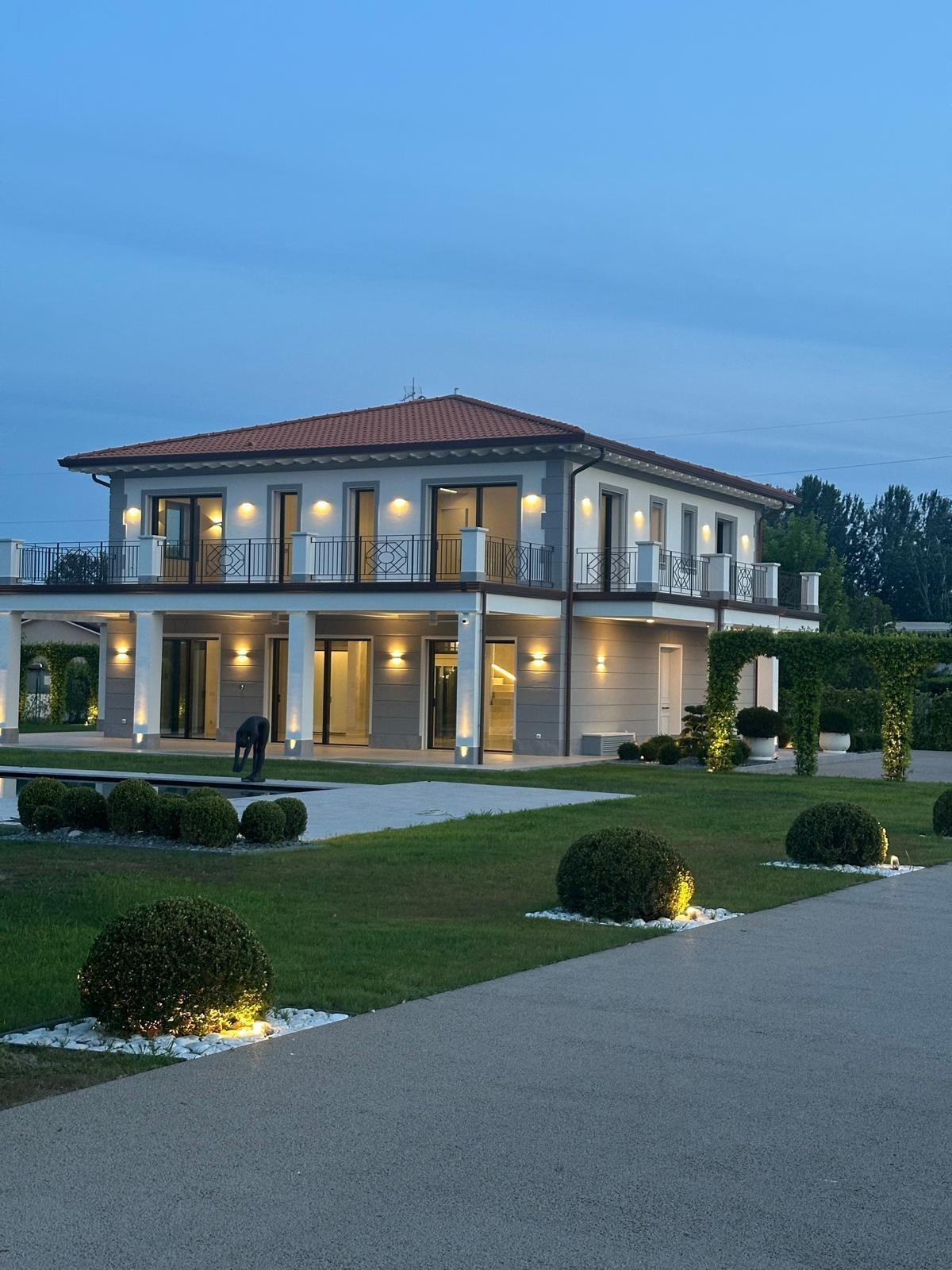 Villa con giardino a Forte dei Marmi