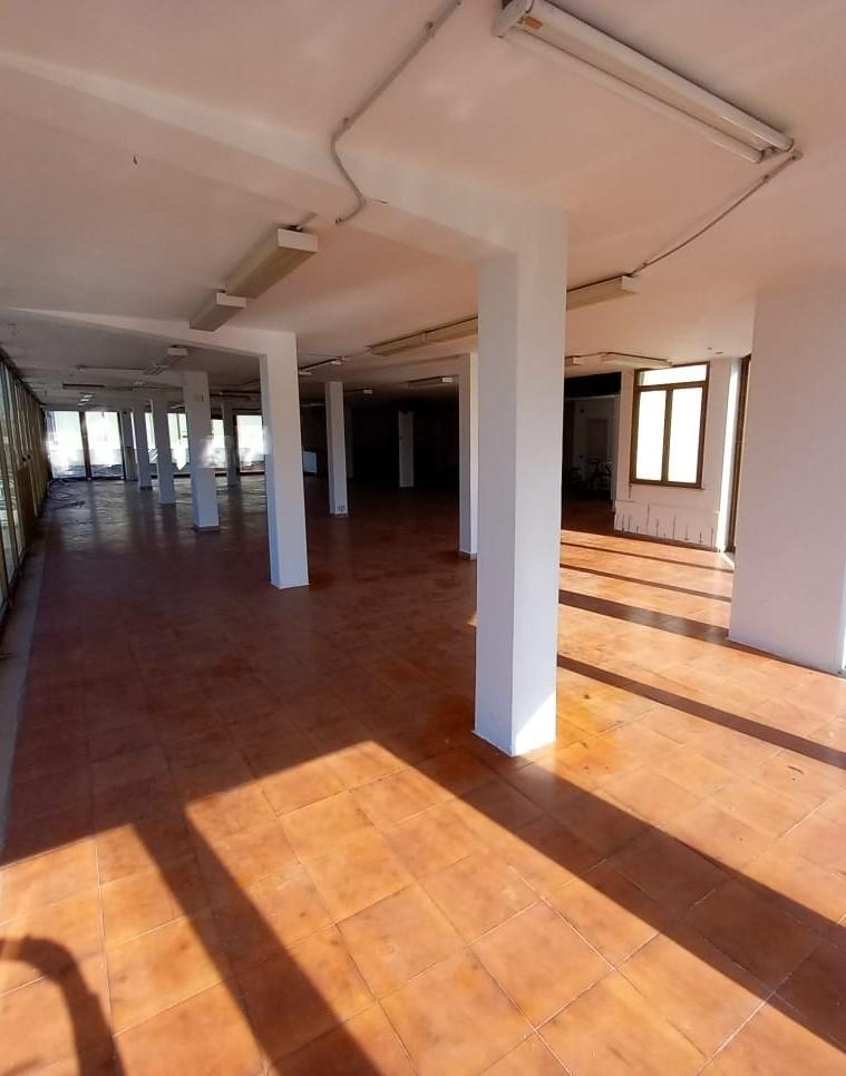 Negozio in affitto a Cascina