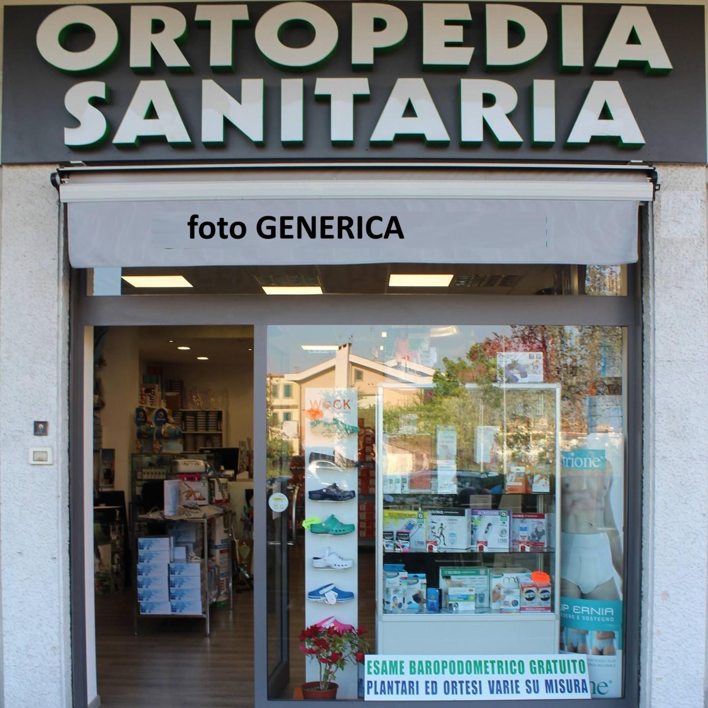 Attività commerciale in vendita a Cascina