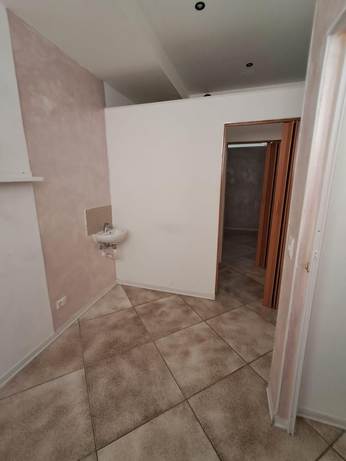 Locale commerciale in affitto a Scandicci