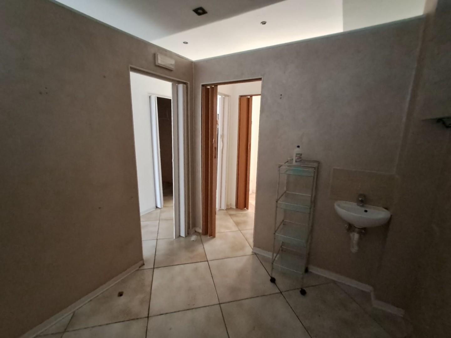 Locale commerciale in affitto a Scandicci