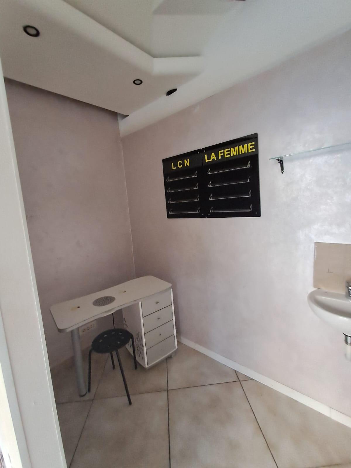 Locale commerciale in affitto a Scandicci