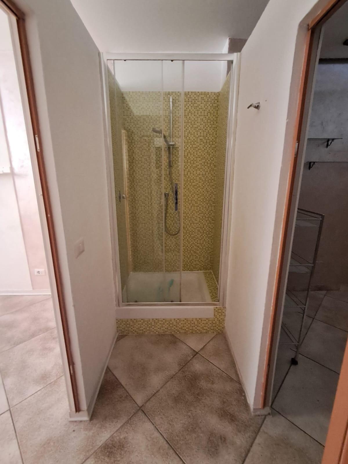 Locale commerciale in affitto a Scandicci