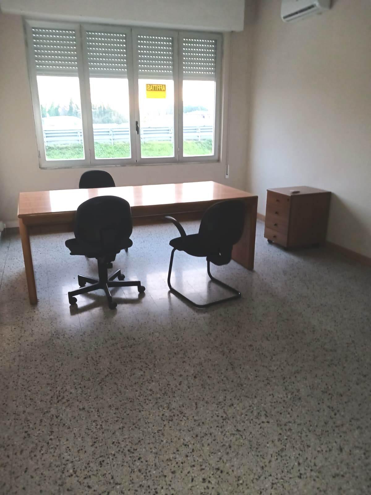 Locale commerciale in affitto a Lucca