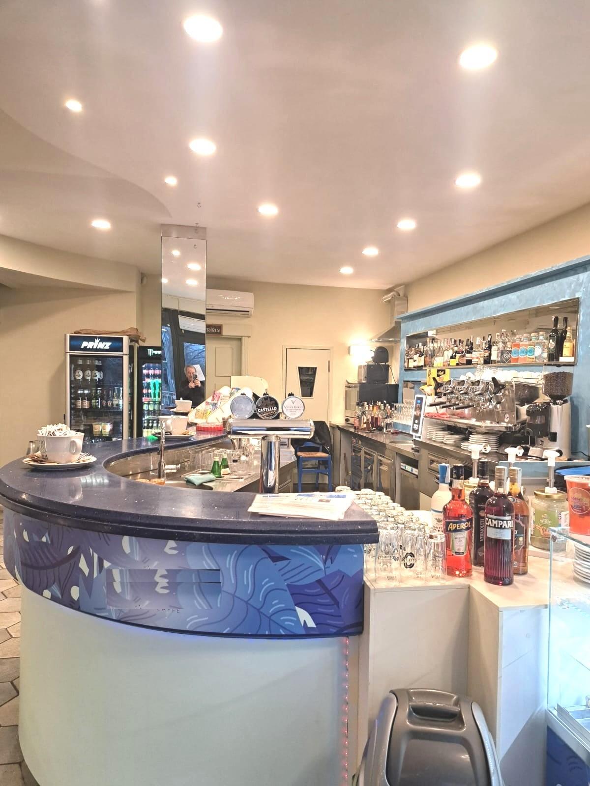 Locale commerciale in affitto a Vicopisano