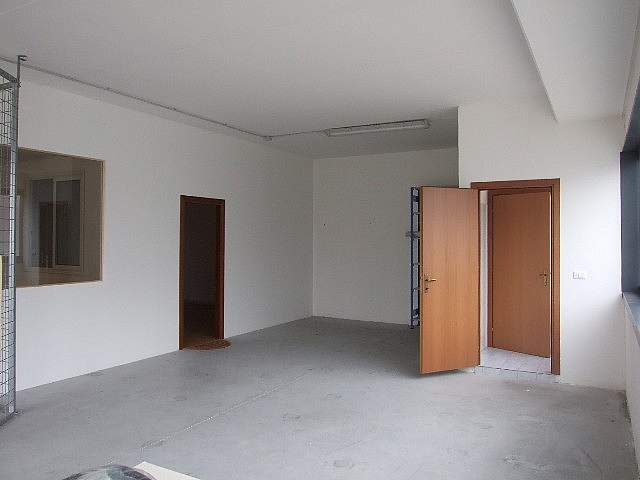 Locale commerciale in affitto, Pisa ospedaletto