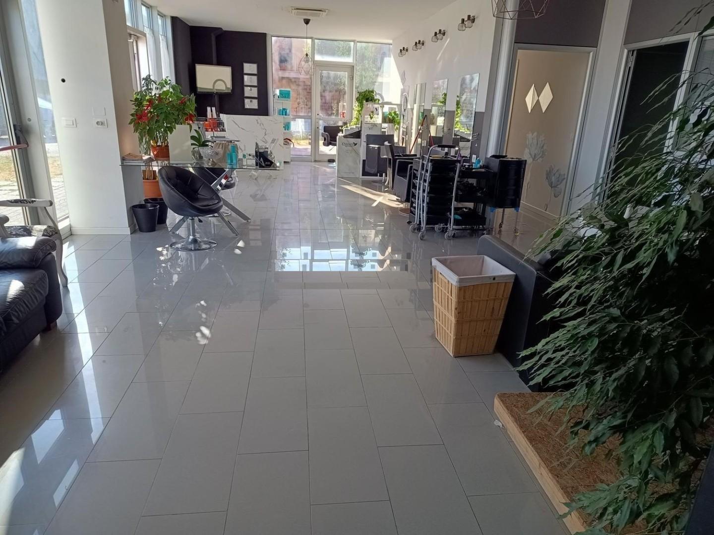 Locale commerciale in affitto, Pisa ospedaletto