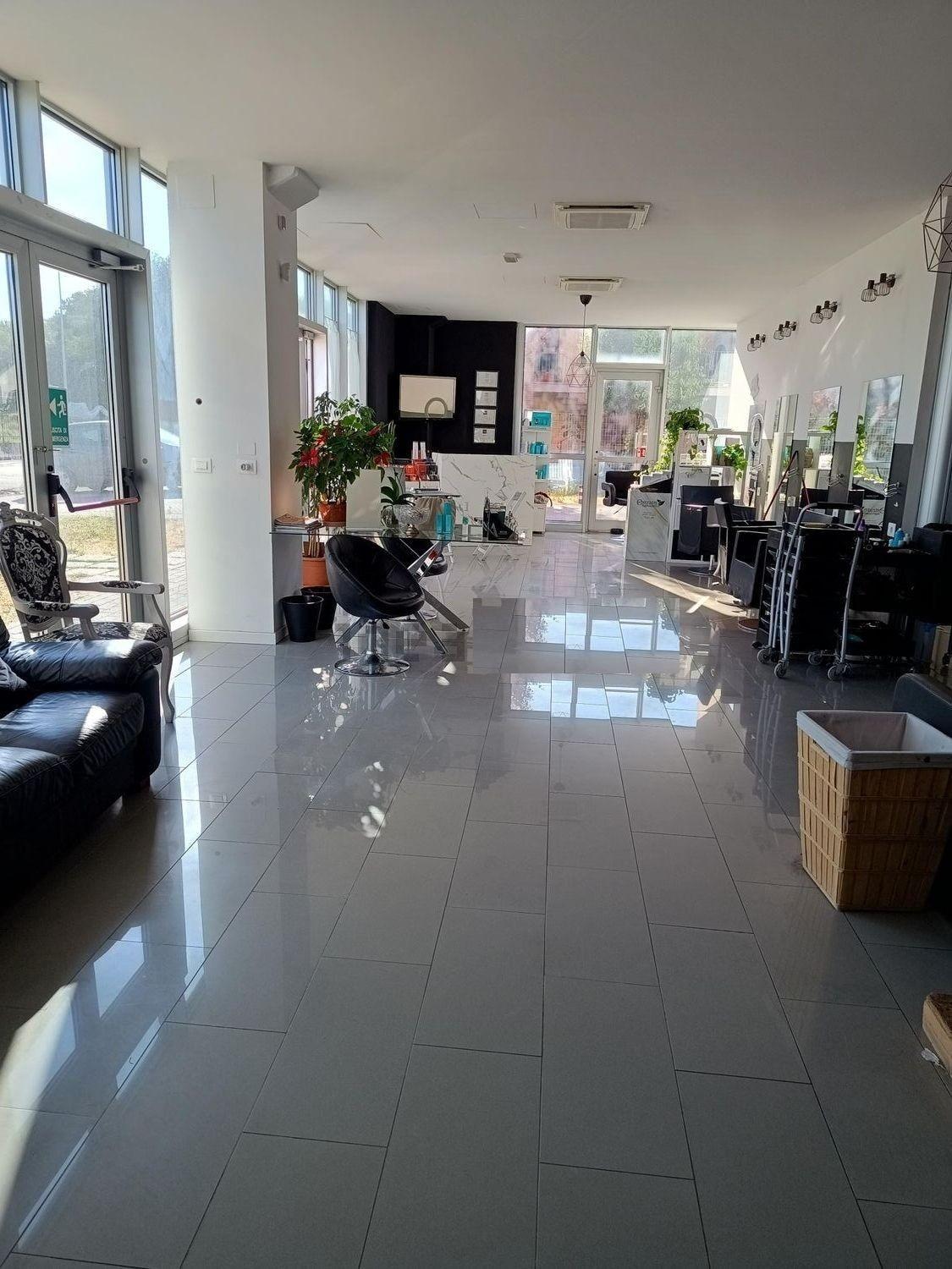 Locale commerciale in affitto, Pisa ospedaletto