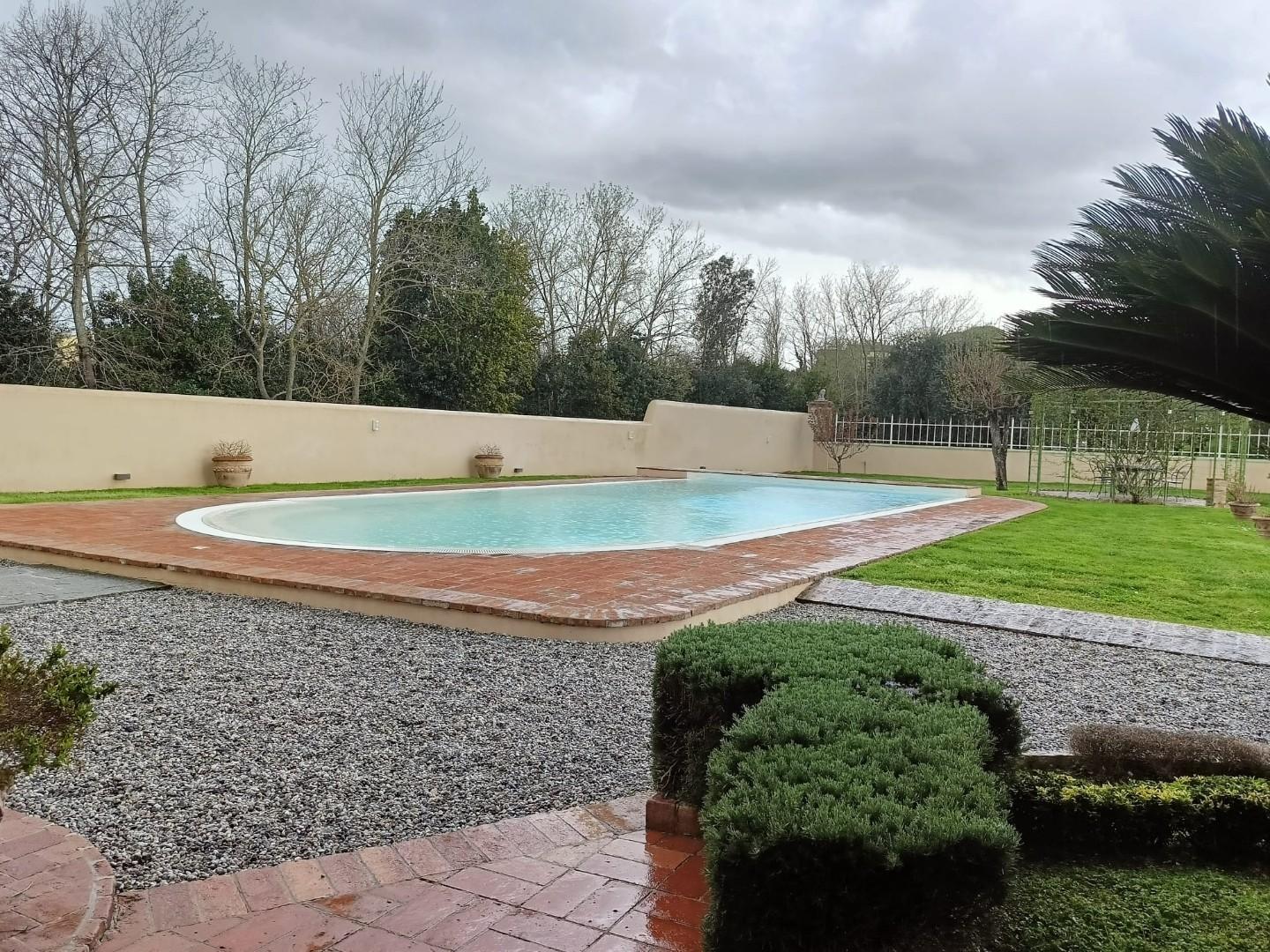 Villa con giardino a Pisa