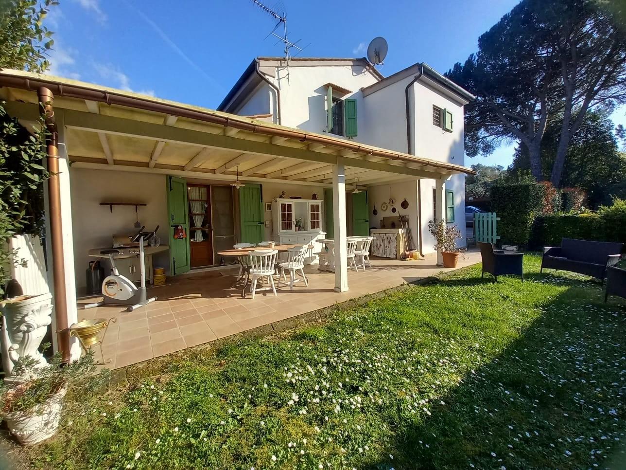 Rustico con giardino a Pisa