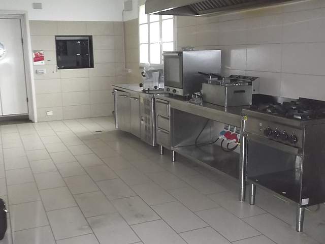 Locale commerciale in affitto, Santa Maria a Monte ponticelli