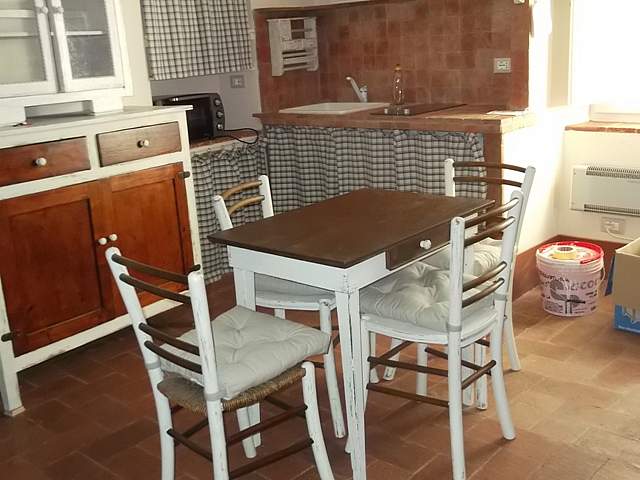 Bilocale arredato in affitto a Buti