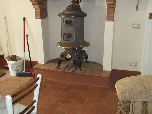 Bilocale arredato in affitto a Buti