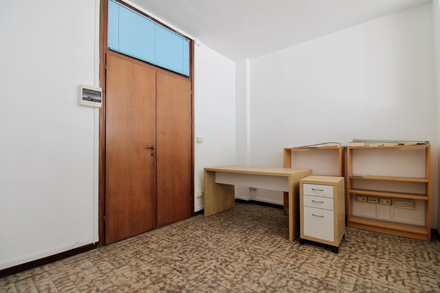 Ufficio in affitto a Cascina