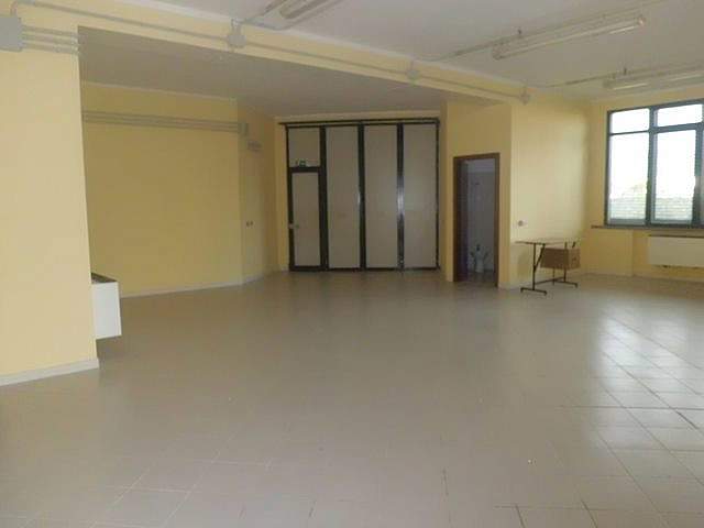 Locale commerciale in affitto, Pisa ospedaletto