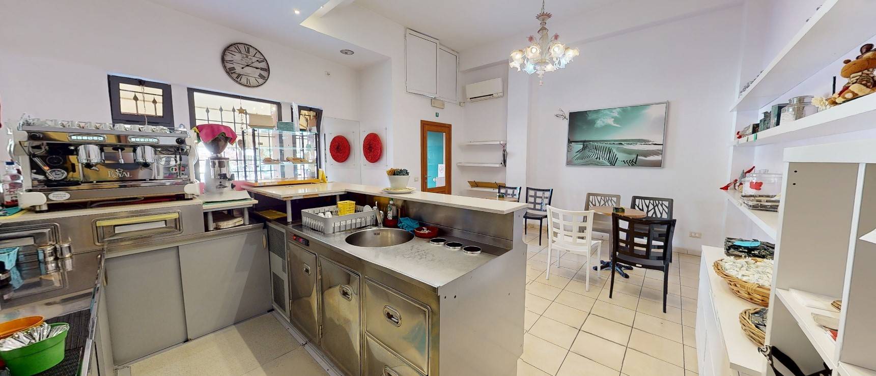 Attivit commerciale in vendita a Loano