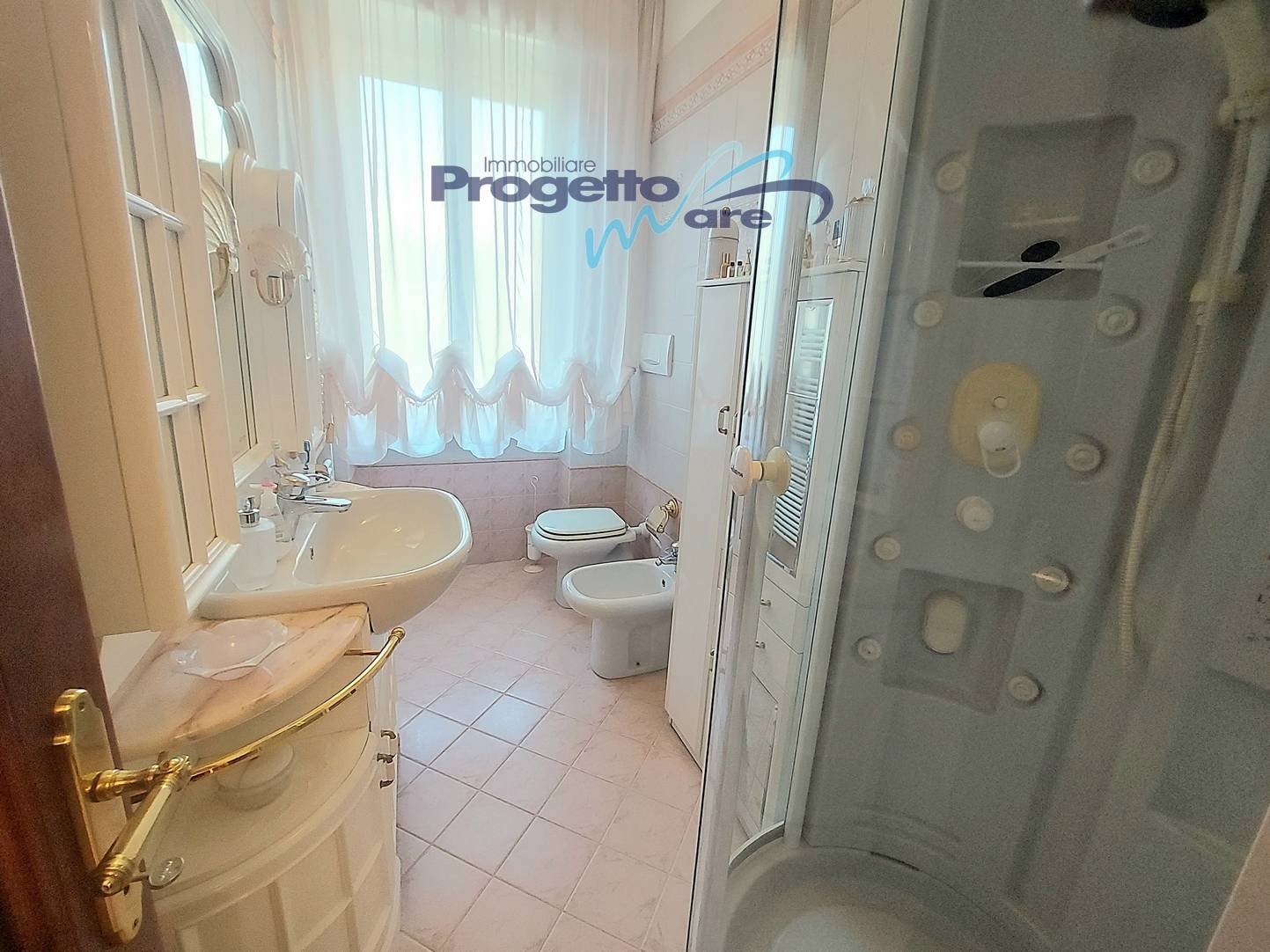 Appartamento Quadrilocale in vendita a Pietra Ligure, Soccorso