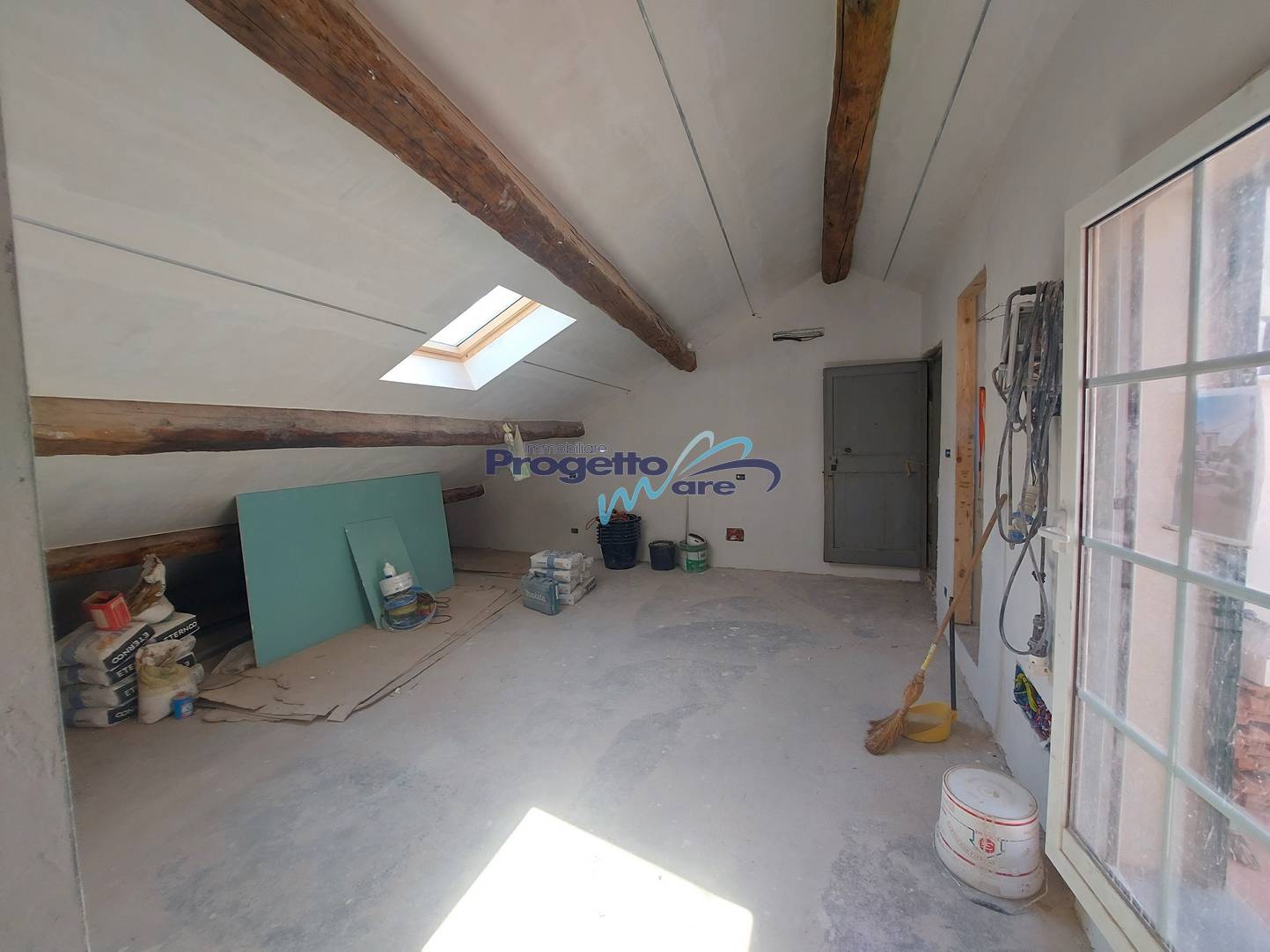 Appartamento Plurilocale in vendita a Finale Ligure, Finalborgo