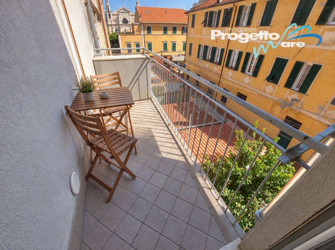 Appartamento Trilocale in vendita a Pietra Ligure, Centro storico