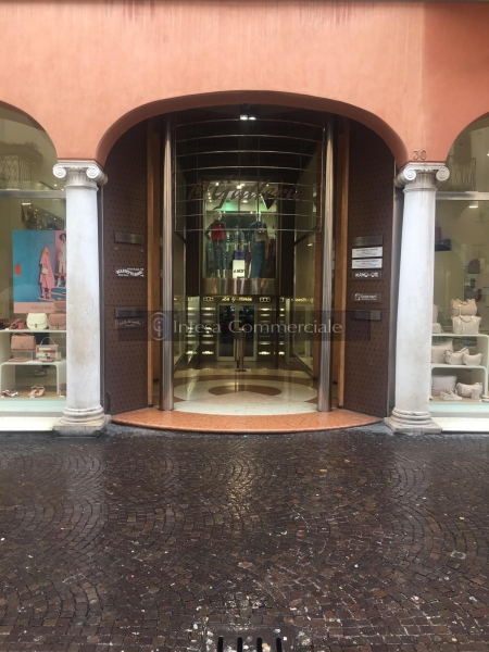 Negozio in vendita a Crema