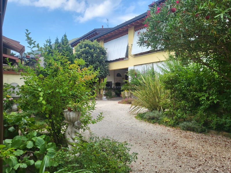 Appartamento con giardino a Botticino