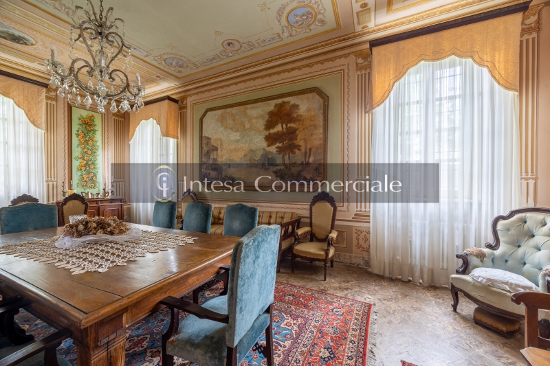 Stabile/Palazzo con giardino a Verolanuova