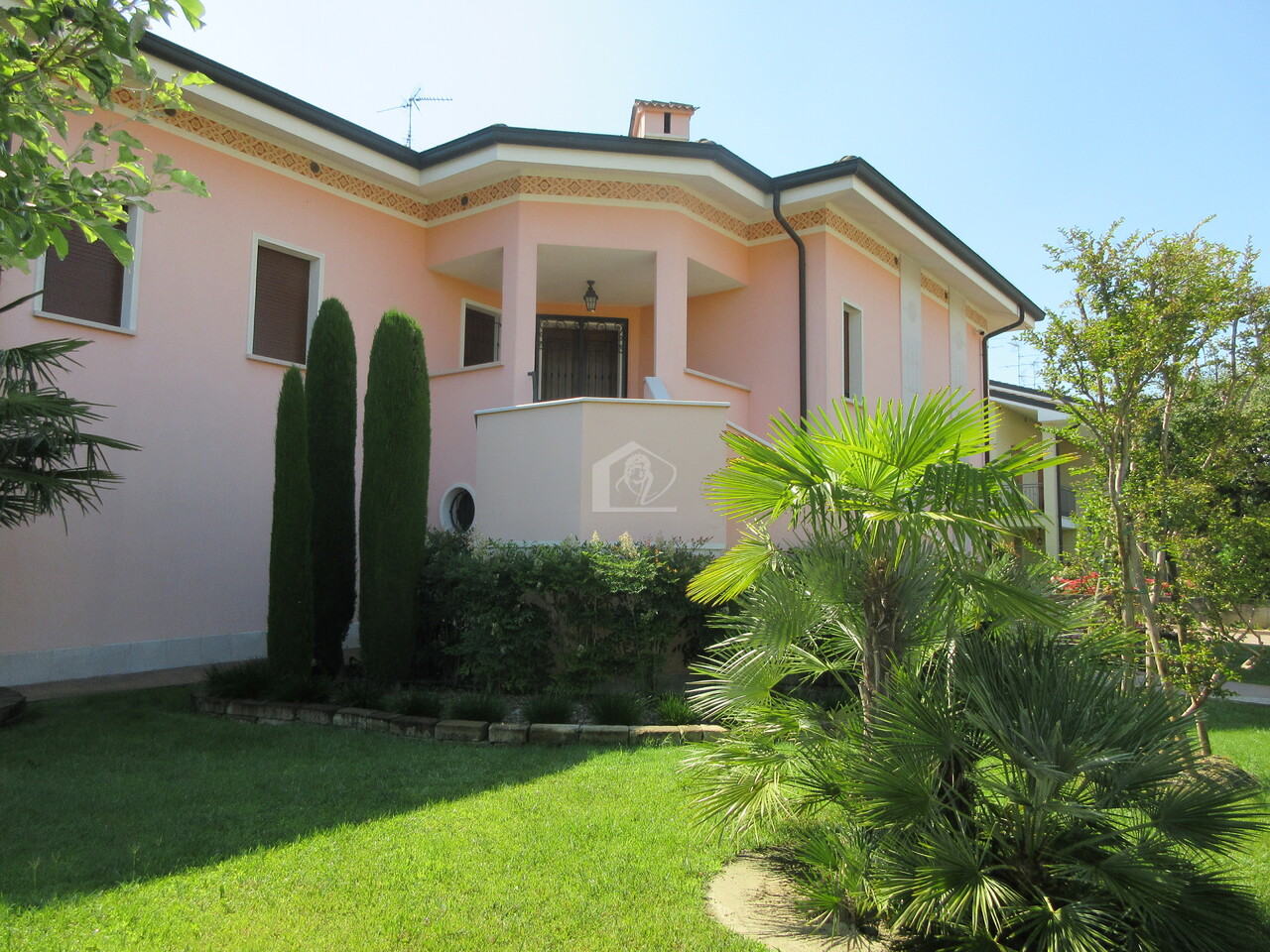 Villa con giardino a Suzzara
