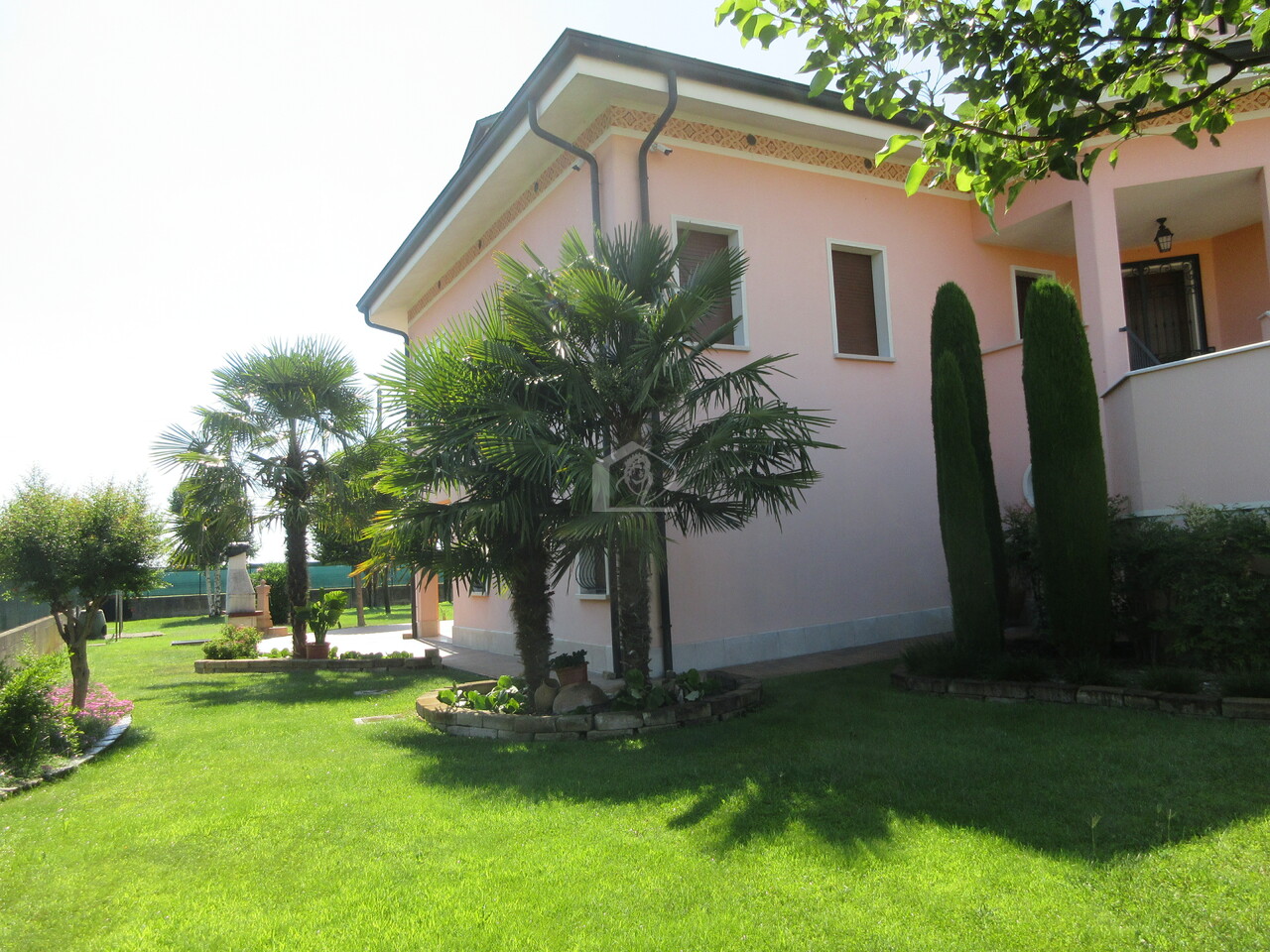 Villa con giardino a Suzzara