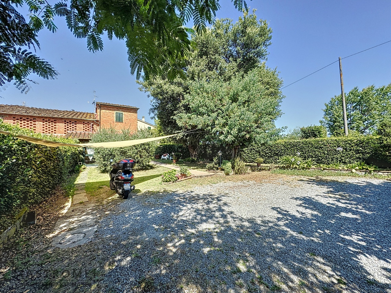 Rustico con giardino in via del tredici, Montecarlo