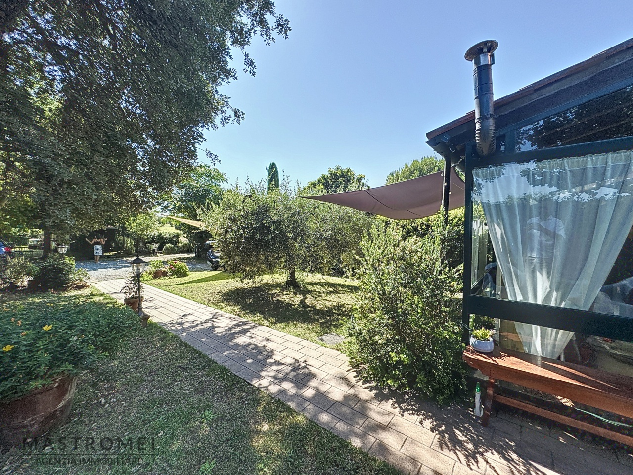 Rustico con giardino in via del tredici, Montecarlo