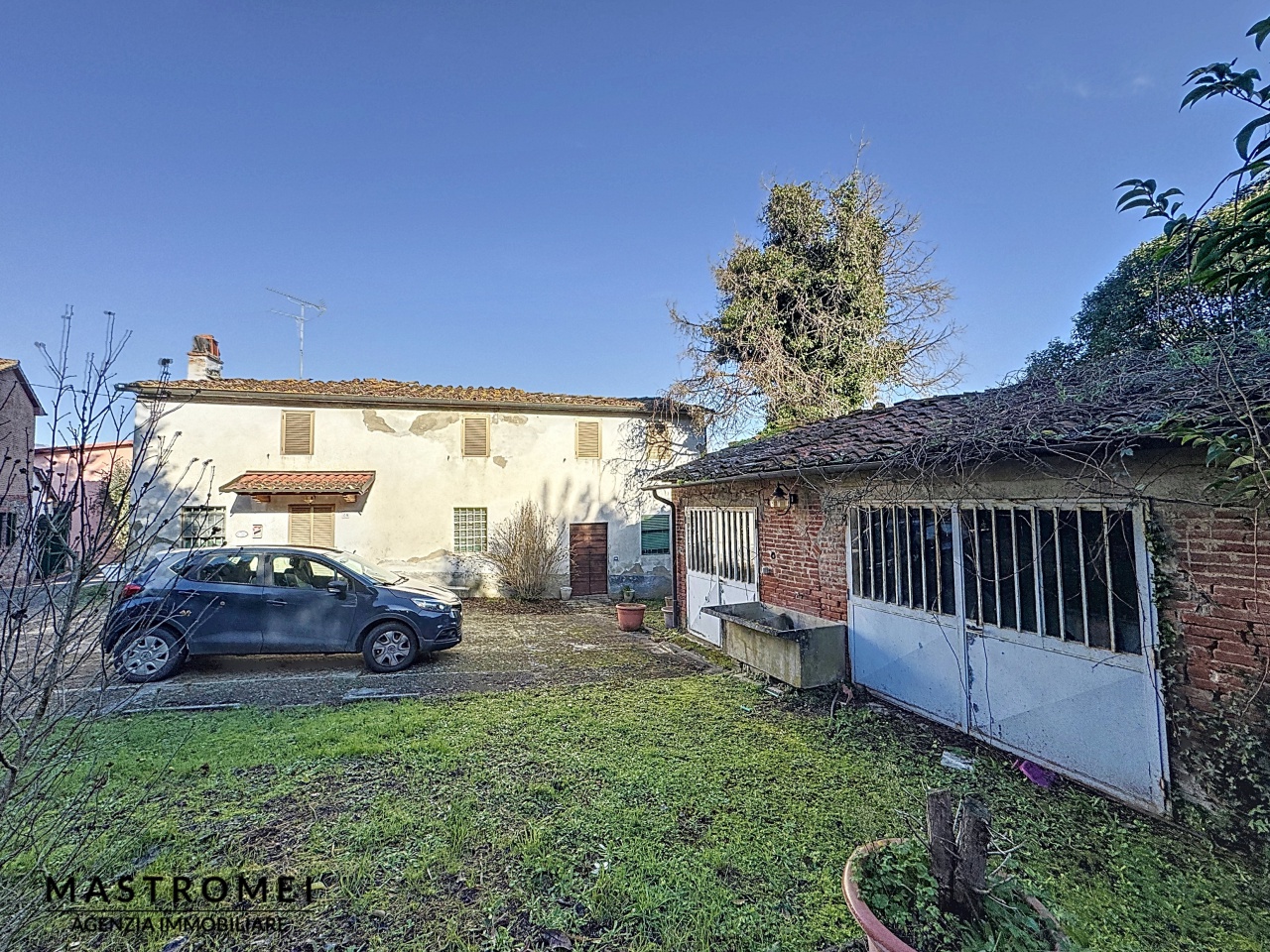 Rustico con giardino in via mammianese sud, Montecarlo