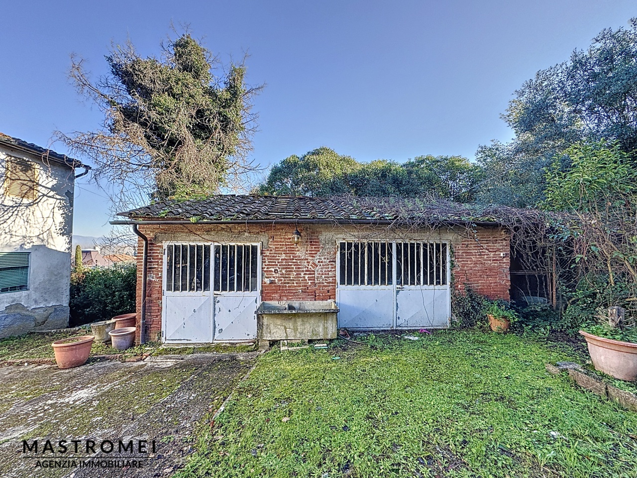 Rustico con giardino in via mammianese sud, Montecarlo