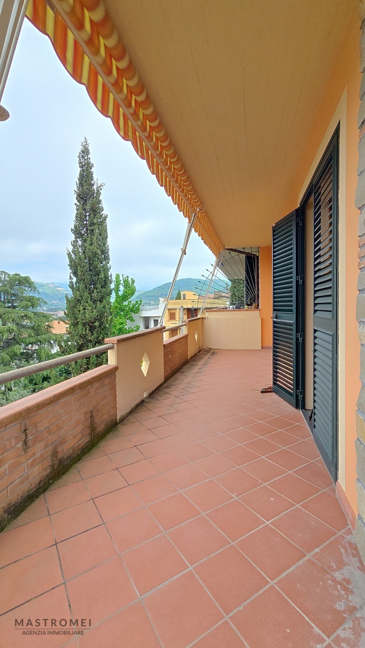 Villa con giardino in via carducci, Monsummano Terme