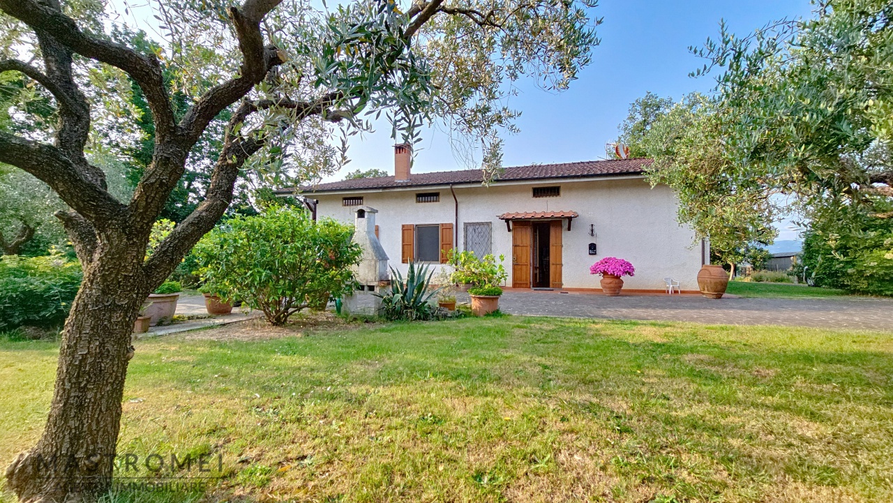 Villa con giardino in via fornello, Montecarlo