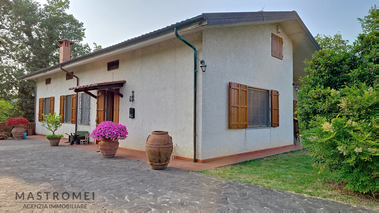 Villa con giardino in via fornello, Montecarlo