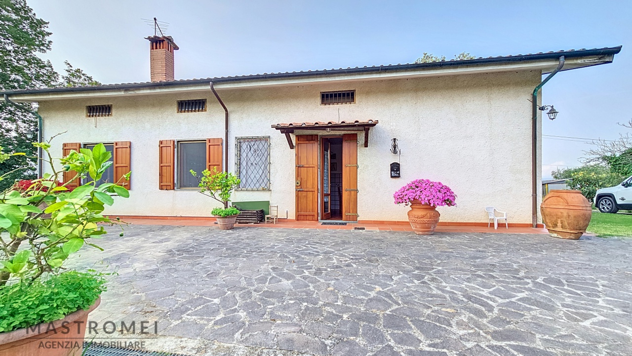 Villa con giardino in via fornello, Montecarlo