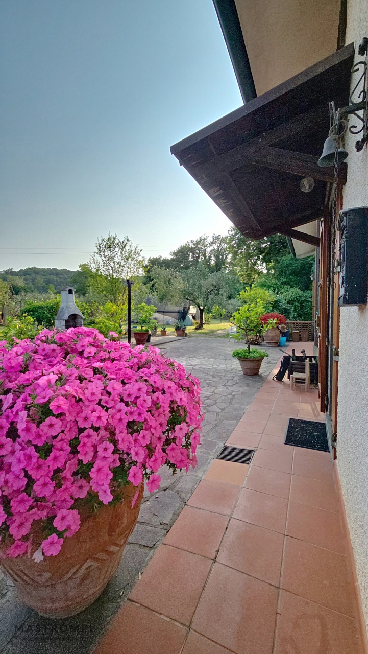 Villa con giardino in via fornello, Montecarlo