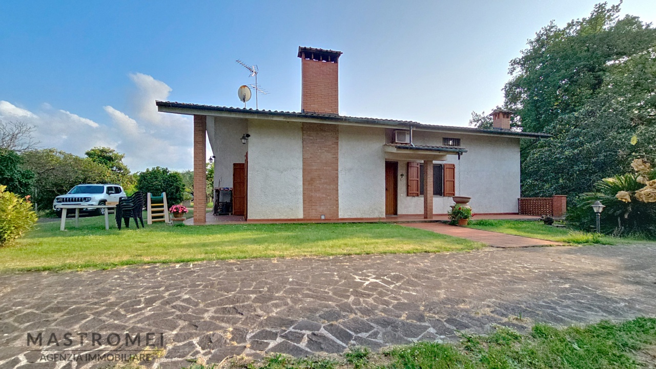 Villa con giardino in via fornello, Montecarlo