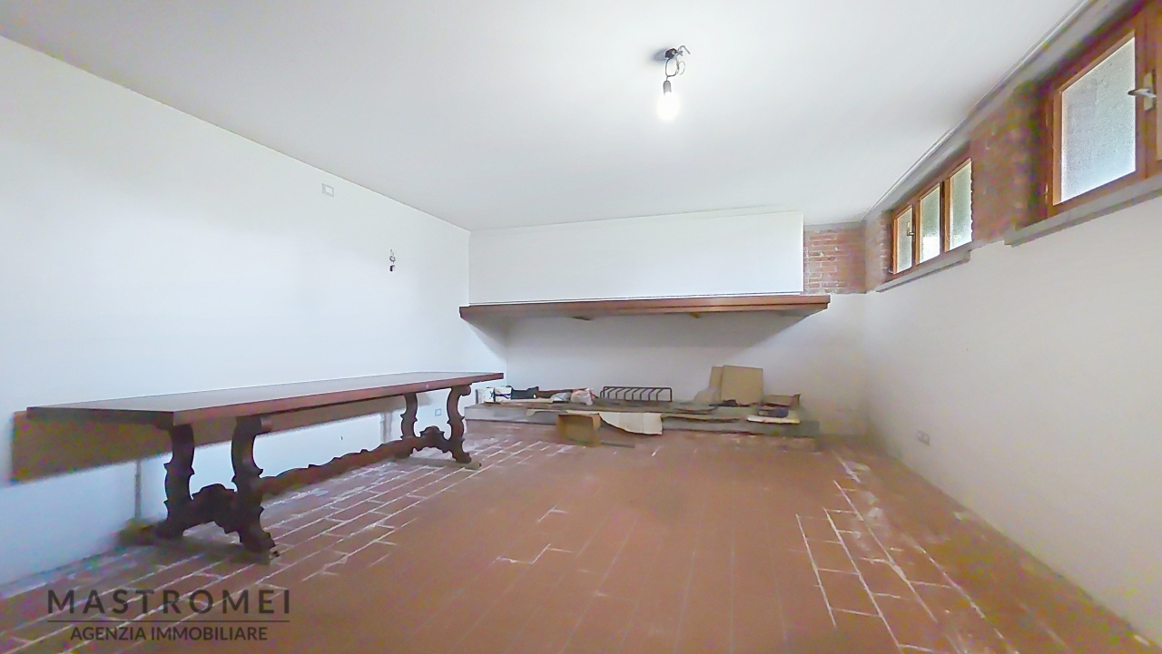 Villa con giardino in via delle selvette, Capannori