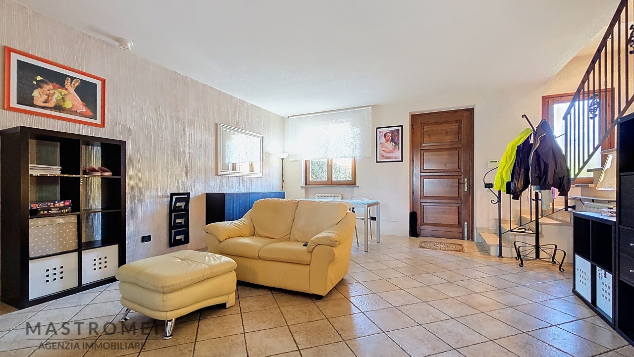 Villa con giardino in via francesca romea, Altopascio