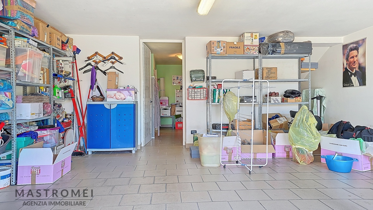 Villa con giardino in via francesca romea, Altopascio