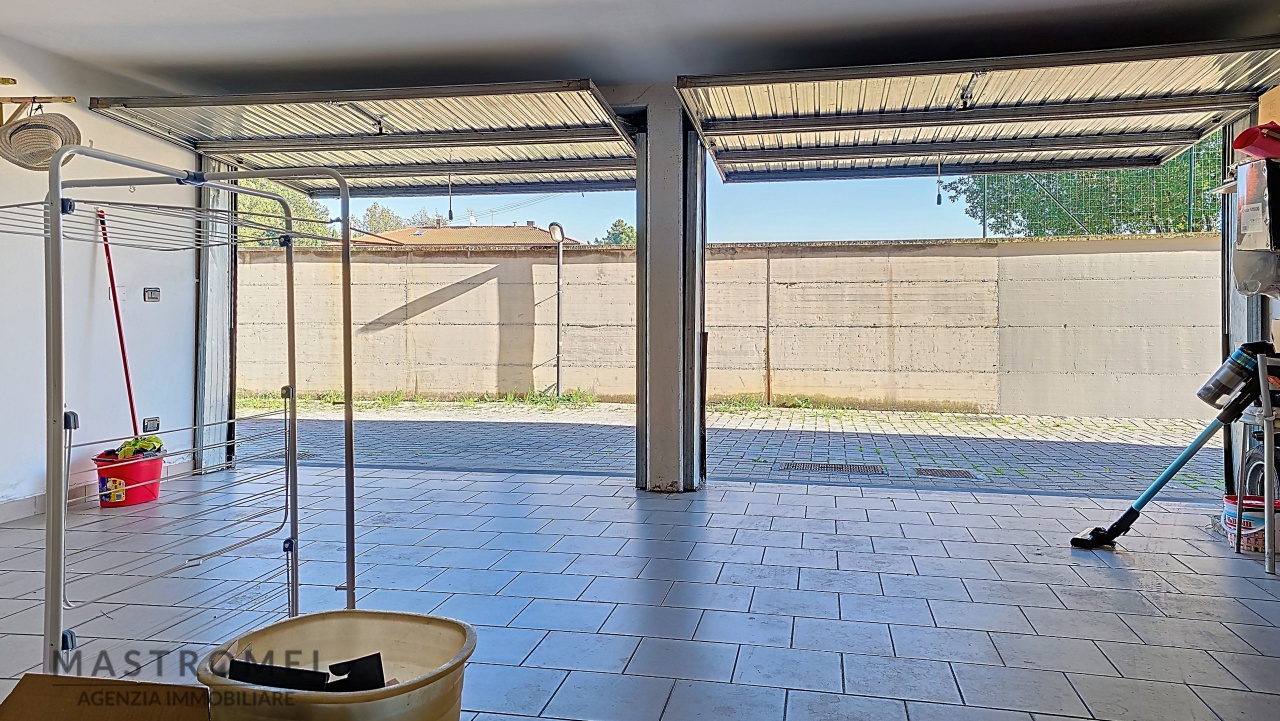 Villa con giardino in via francesca romea, Altopascio