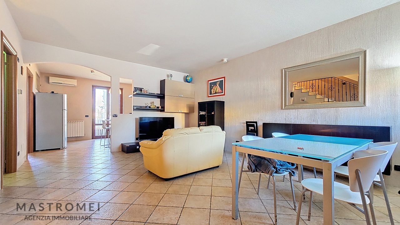 Villa con giardino in via francesca romea, Altopascio